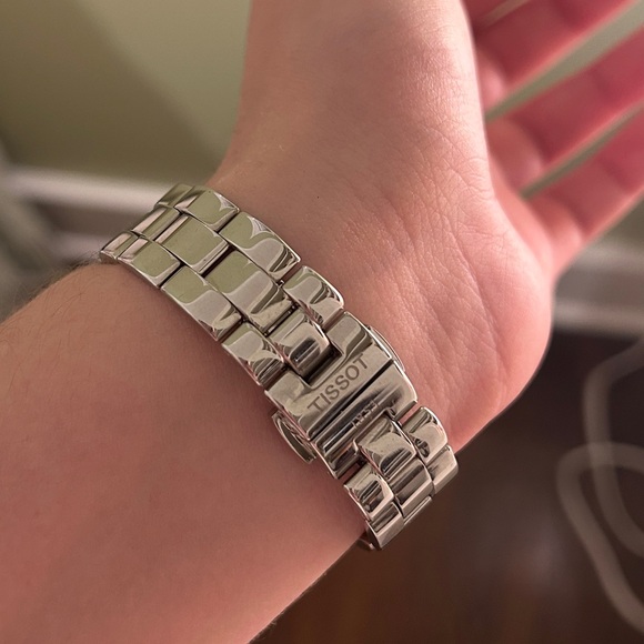 SOLD Silver Tissot watch with CZ detail - Picture 4 of 4